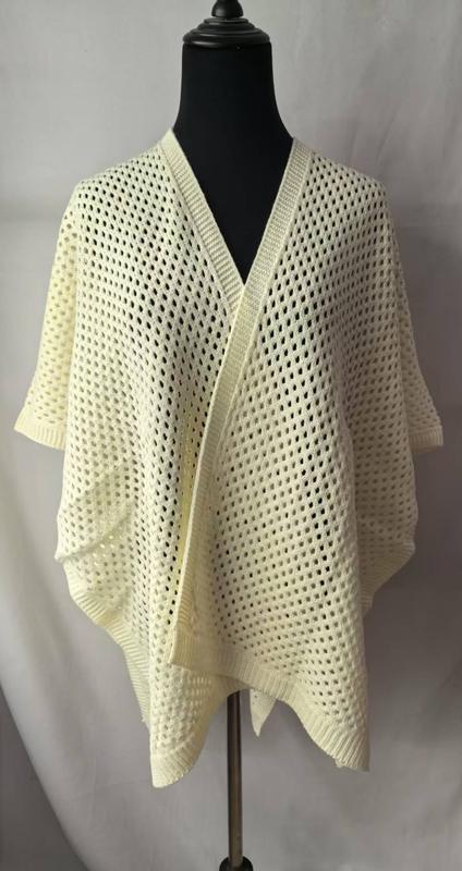 Kremfarget kimono-cardigan med åpen strikk og drapert front