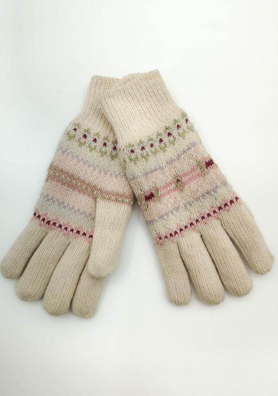 Kremhvite strikkede Fair Isle-votter med rosa