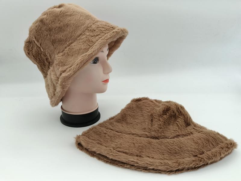 «Camel beige plysj bøttehatt i kunstig pels – myk og fluffy vinterstil»