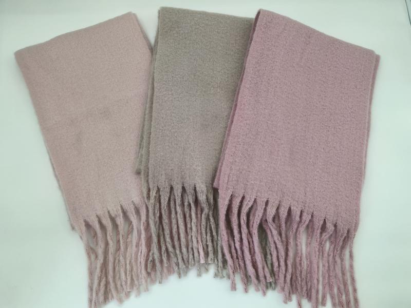 «Boucle frynse-skjerf i blush rosa og taupe