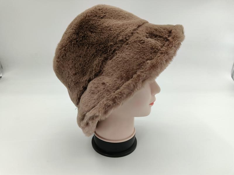 «Taupe brun fluffy plysj kunstpels bøttehatt for vinter»