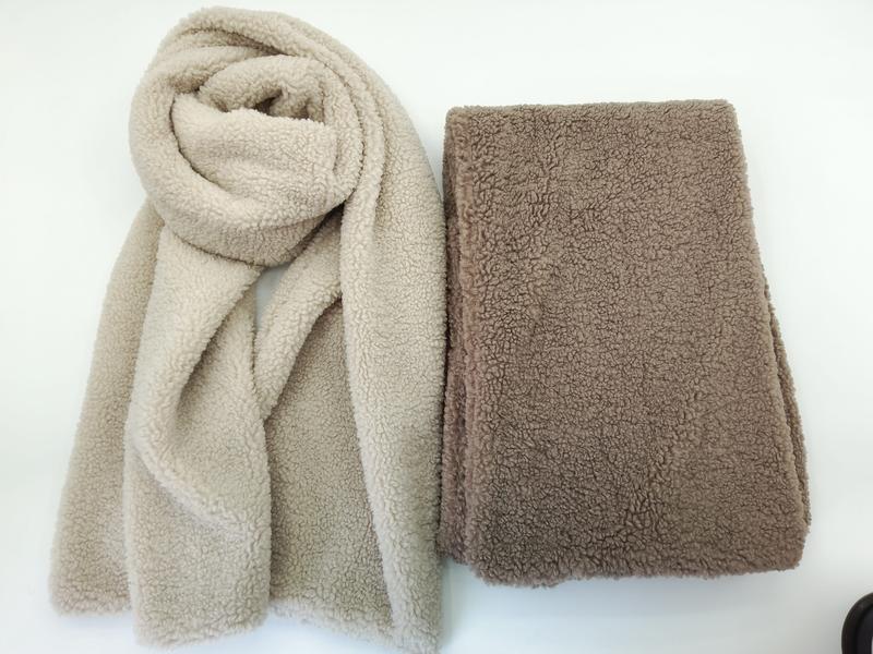 «Beige og taupe teddytekstur sherpa fleece skjerf sett