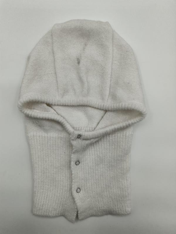 Kremhvit strikket babyhjelm/balaclava med trykknapper