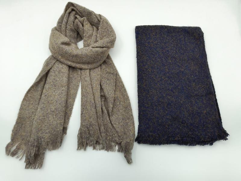 Vevde frynsetørklær i sett – taupe melert og marineblå tweed.