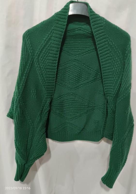 Grønn strikket shrug cardigan med diamantmønster