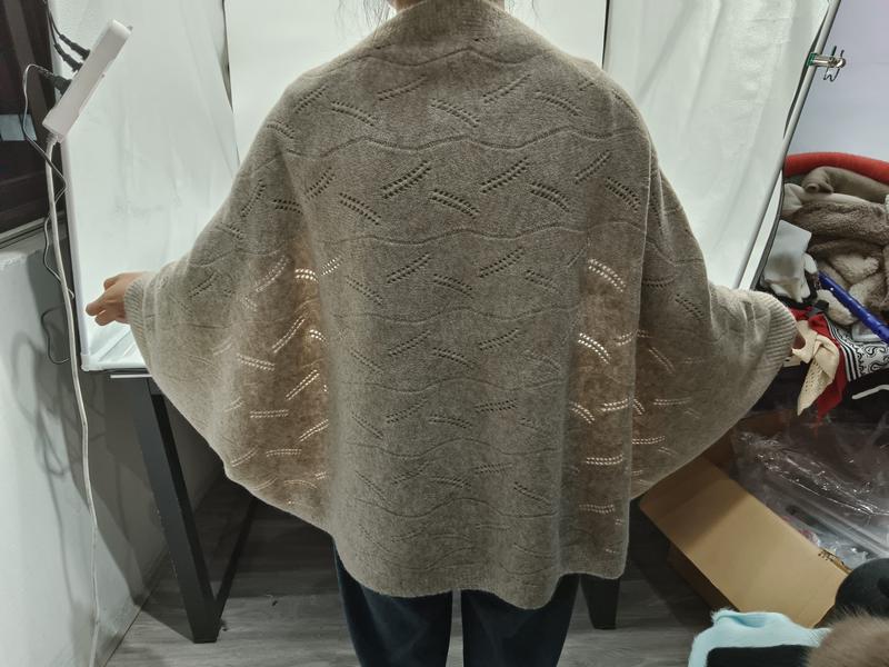 «Oversized strikket cardigan i beige pointelle med flaggermusерmer»