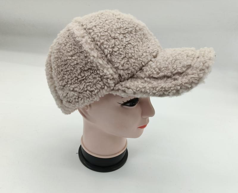 Kremhvit baseball-caps i sherpa-fleece med strukturert skygge