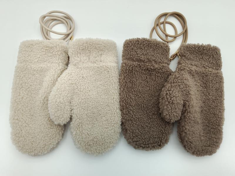 Kremhvite og gråbrune sherpa fleece-votter med lærsnor