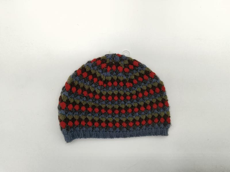 «Håndstrikket lue med Fair Isle-mønster i blå