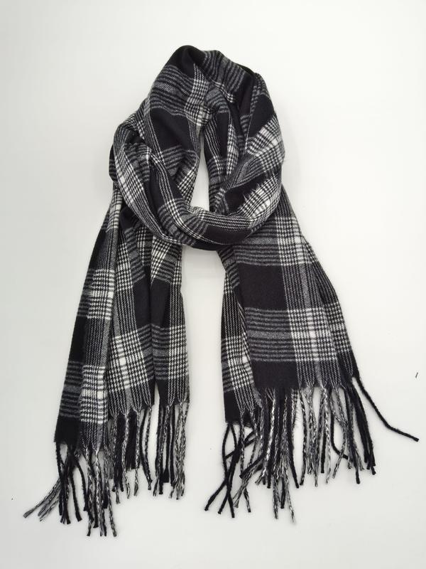 «Svart-hvitt rutete tartan-skjerf med frynser