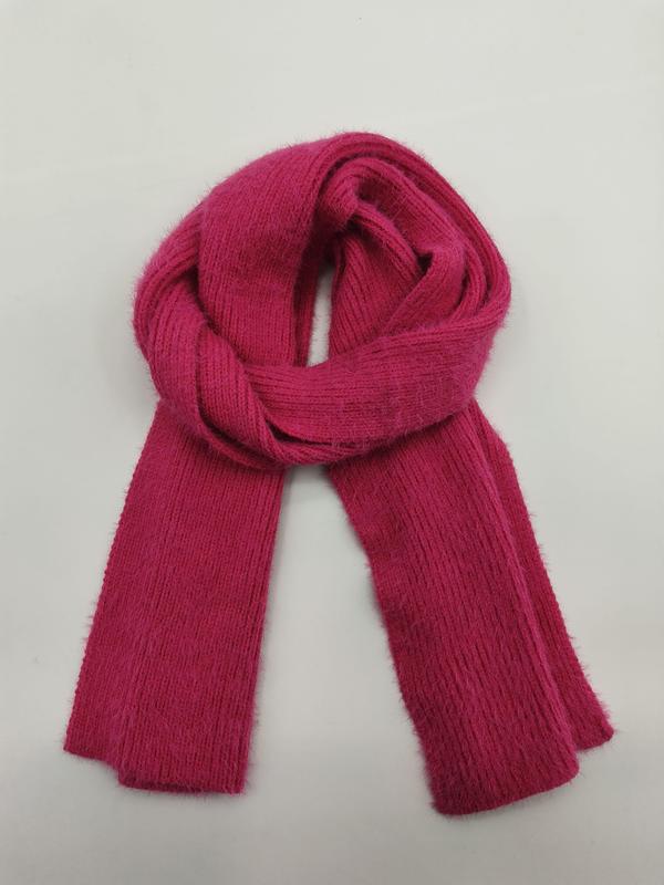 Fuksia rosa ribbestrikket skjerf i myk
