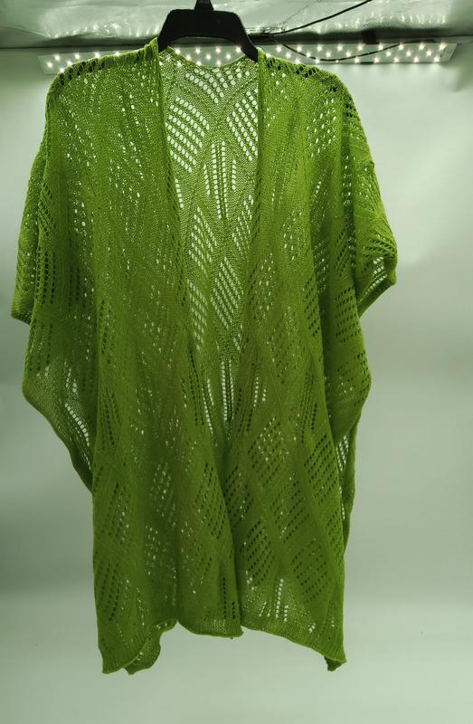 «Limegrønn kimono-cardigan i heklet blondestrikk med diamantmønster