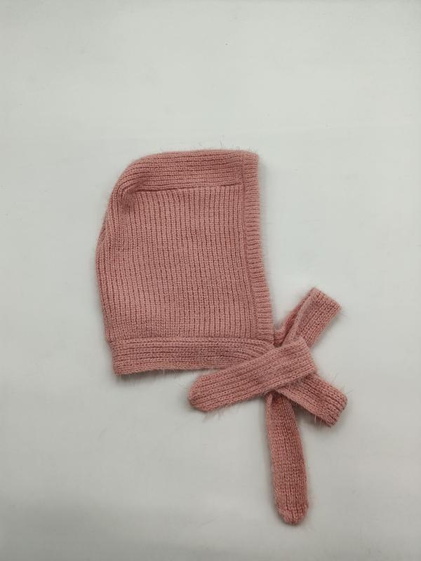 «Rosa ribbestrikket babylue med lange knytebånd