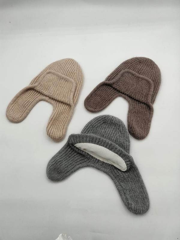 «Tre ribbestrikket luelapper i beige