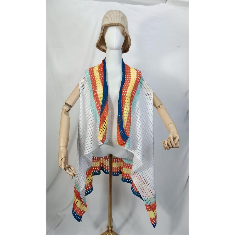 «Hvit heklet mesh-kimono vest med regnbuefarget stripekant
