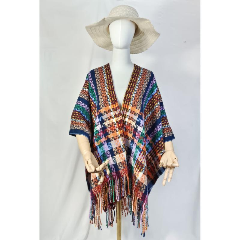 Fargerik aztec-mønstret poncho med frynser og geometriske mønstre