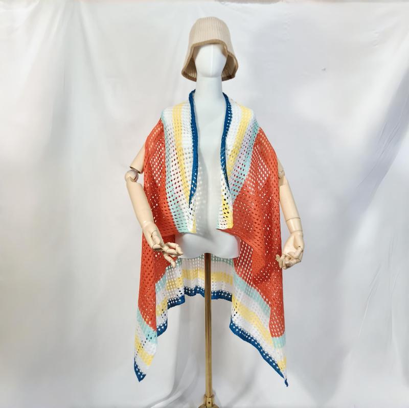 Fargerik stripet heklet kimono cardigan i korall-mix – åpen front. Grossist tilgjengelig.