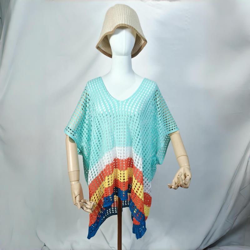 Turkis heklet strandponcho med regnbue-chevron-kant – grossist tilgjengelig. Ideell sommer cover-up.