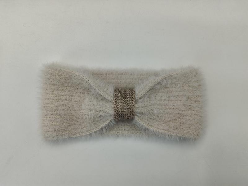 Beige fluffy strikkepånn med gullmetallic midtbånd