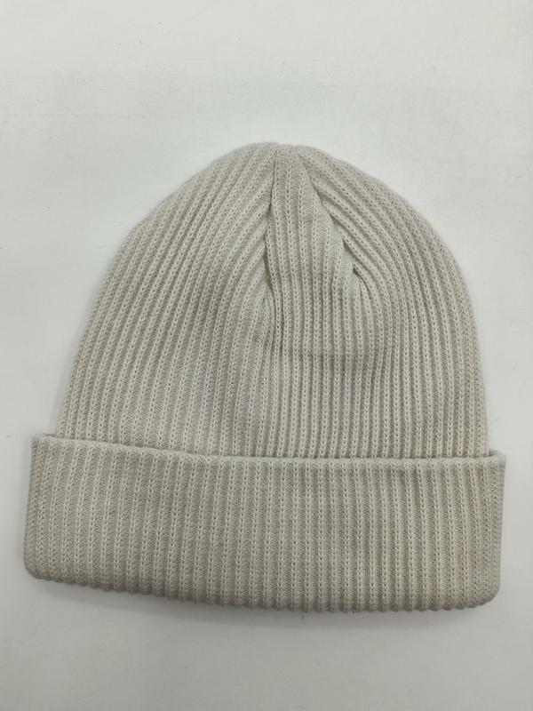 Kremfarget ribbestrikket beanie med brett