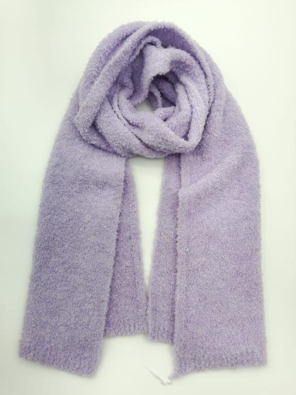 Lilla boucle-strikket oversized vinterscarf i myk tekstur