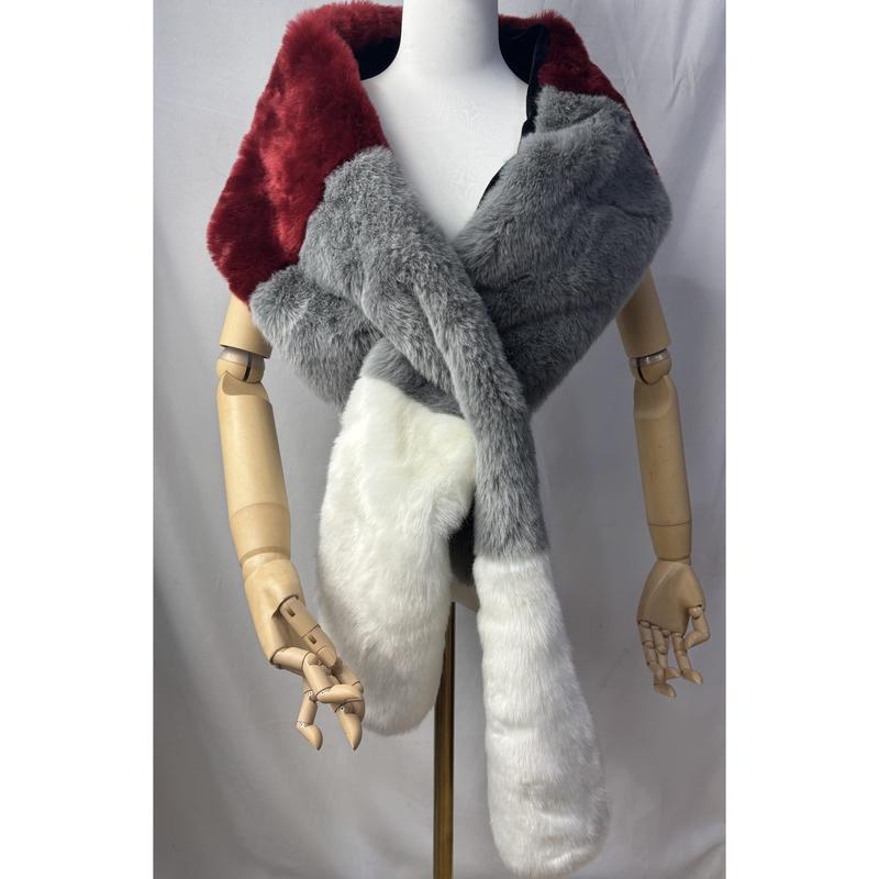 Trefargede faux fur sjal i burgunder