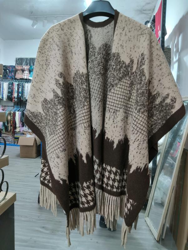 Beige og brun jacquard-poncho med blomstermønster