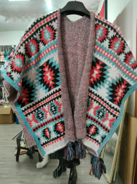 «Strikket poncho med åpen front