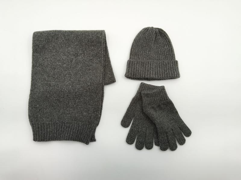 Scarf & Gloves