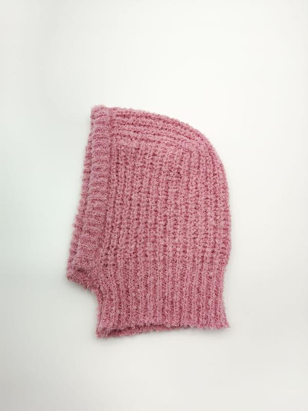 Rosa grovstrikket balaclava hette med ribbemønster