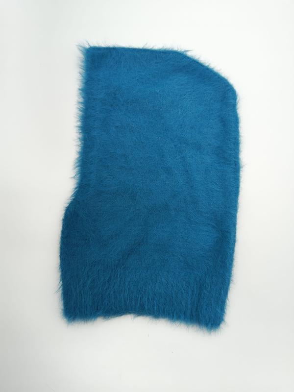 «Teal blå fluffy strikket balaclava hette med myk tekstur