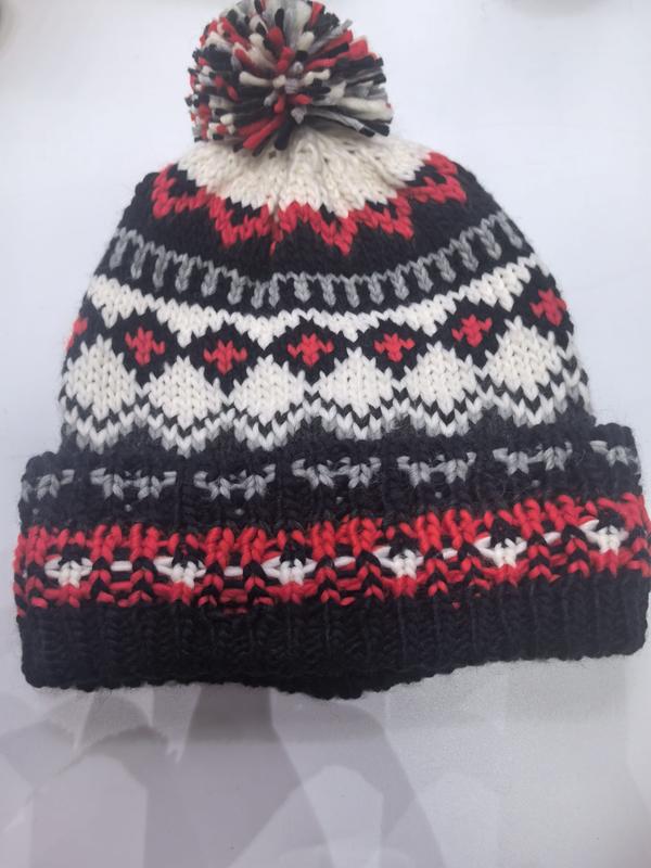 Håndstrikket Fair Isle vinterlue i sort
